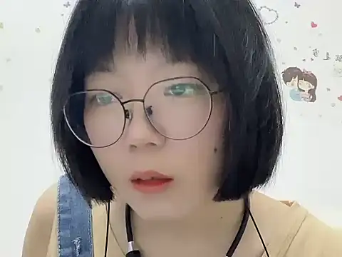 Snapshot of Belle-LL chatting on 04.23.26 Belle-LL online show from 04.23.26