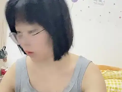 Snapshot of Belle-LL chatting on 04.28.26 Belle-LL online show from 04.28.26