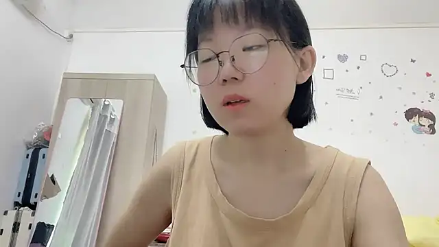 Snapshot of Belle-LL chatting on 04.30.26 Belle-LL online show from 04.30.26