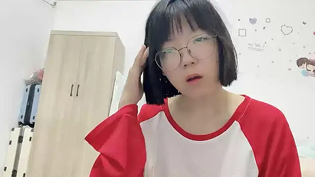 Snapshot of Belle-LL chatting on 05.11.26 Belle-LL online show from 05.11.26
