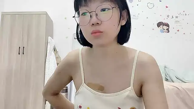 Snapshot of Belle-LL chatting on 05.14.26 Belle-LL online show from 05.14.26