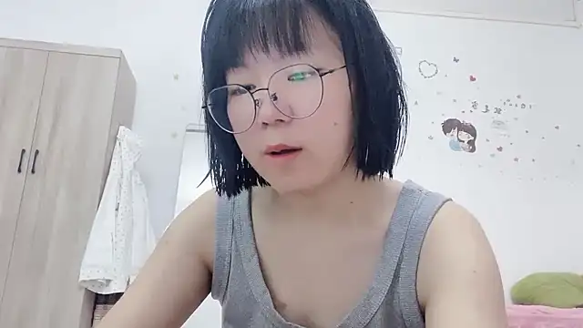 Snapshot of Belle-LL chatting on 05.24.26 Belle-LL online show from 05.24.26