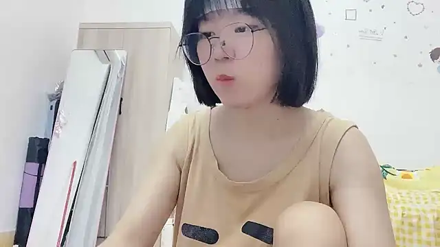 Snapshot of Belle-LL chatting on 05.27.26 Belle-LL online show from 05.27.26