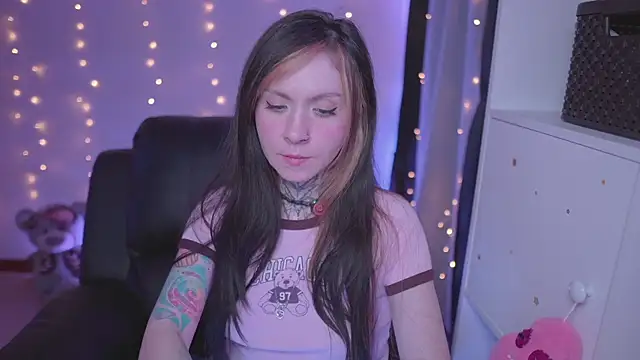 Snapshot of -VKatt chatting on 05.02.26 -VKatt online show from 05.02.26