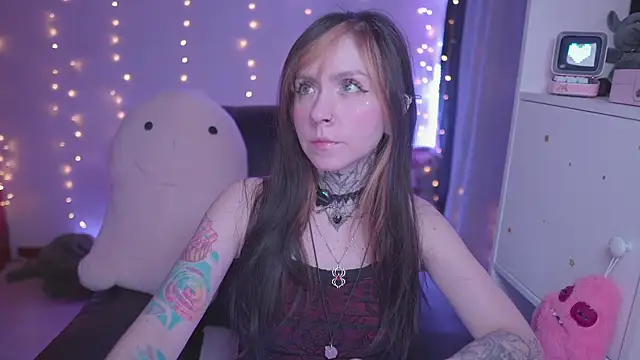 Snapshot of -VKatt chatting on 05.17.26 -VKatt online show from 05.17.26