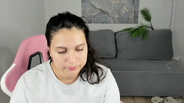 Snapshot of Vivien_Ross chatting on 05.18.26 Vivien Ross online show from 05.18.26