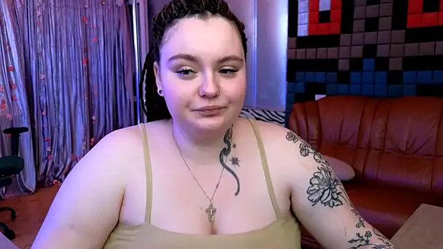 Snapshot of CatherineClaire chatting on 06.20.26 CatherineClaire online show from 06.20.26
