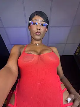 Snapshot of CocoaLuxeXXX chatting on 05.21.26 CocoaLuxeXXX online show from 05.21.26