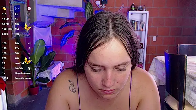 Snapshot of Valerymoon19 chatting on 06.18.26 Valerymoon19 online show from 06.18.26