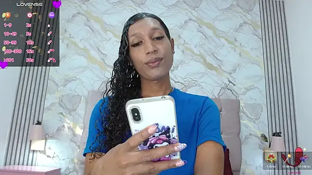 Mia Hiills online show from 06.04.26