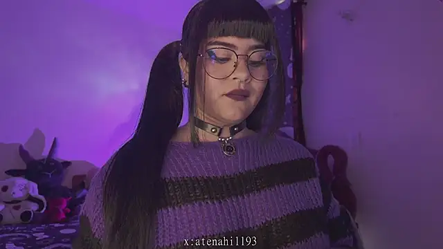 Snapshot of atena_hill_ chatting on 05.09.26 atena hill online show from 05.09.26
