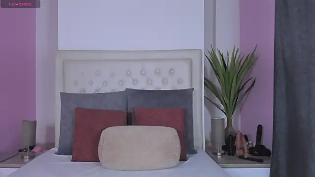 Snapshot of Sofia_pamela_ chatting on 07.15.26 Sofia pamela online show from 07.15.26