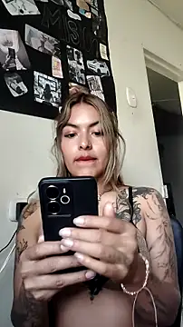Snapshot of evafuckasd chatting on 04.22.26 evafuckasd online show from 04.22.26