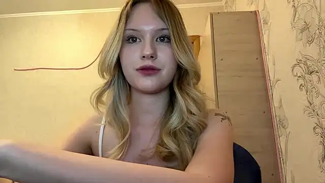 Snapshot of HoneyBlink chatting on 04.28.26 HoneyBlink online show from 04.28.26