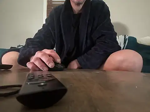Snapshot of studlyhardwoodd chatting on 04.26.26 studlyhardwoodd online show from 04.26.26