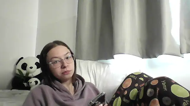 Snapshot of JuicyErika chatting on 04.28.26 JuicyErika online show from 04.28.26