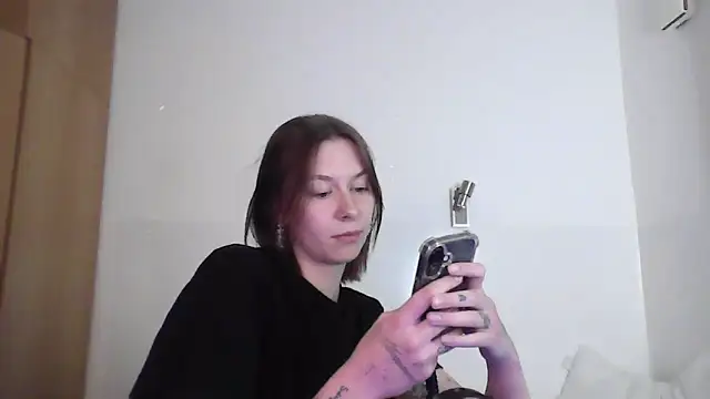 Snapshot of JuicyErika chatting on 05.01.26 JuicyErika online show from 05.01.26