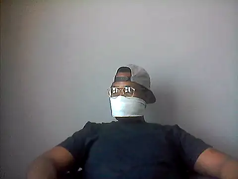 Snapshot of LunjeSA chatting on 05.12.26 LunjeSA online show from 05.12.26