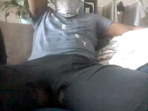 Snapshot of LunjeSA chatting on 05.25.26 LunjeSA online show from 05.25.26
