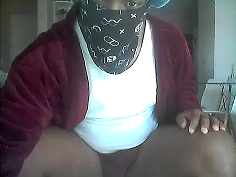 Snapshot of LunjeSA chatting on 05.27.26 LunjeSA online show from 05.27.26