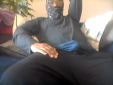 Snapshot of LunjeSA chatting on 06.15.26 LunjeSA online show from 06.15.26
