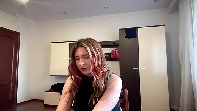 June Kiss online show from 05.04.26