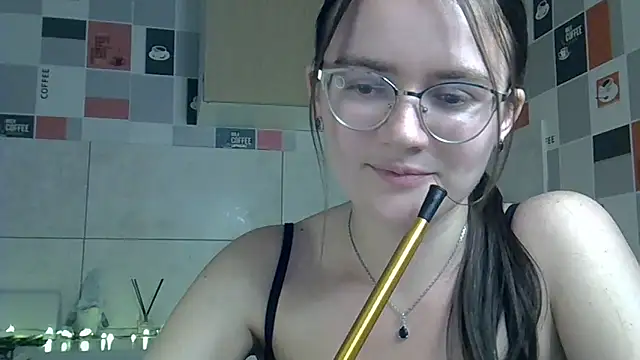 Miss Tinakiss online show from 05.06.26