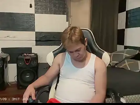 Snapshot of FuckMeeGUYS chatting on 06.16.26 FuckMeeGUYS online show from 06.16.26