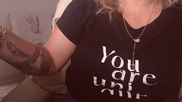 Divineblond online show from 09.17.25