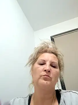 Divineblond online show from 10.04.25