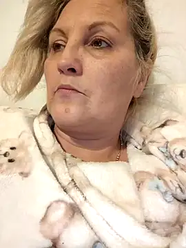 Divineblond online show from 12.19.25