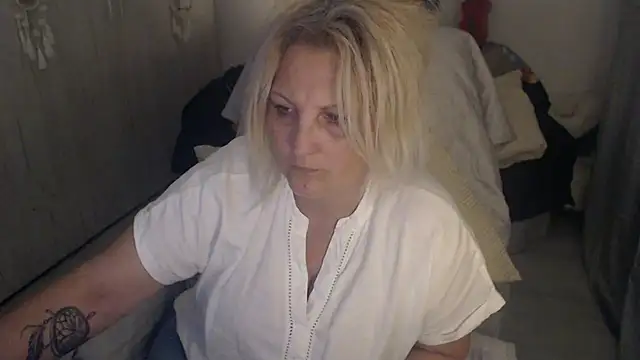 Divineblond online show from 04.15.26