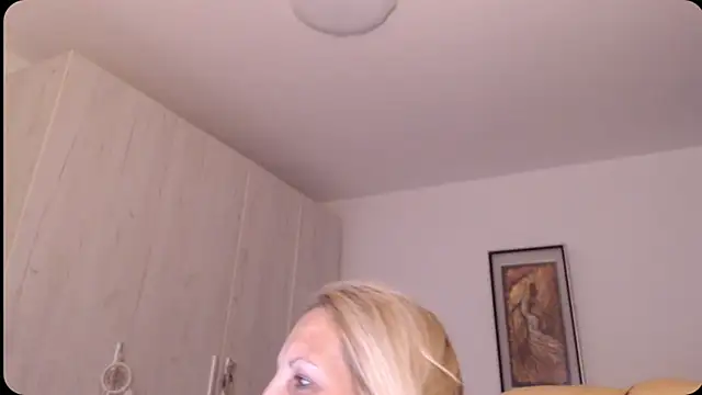 Snapshot of Divineblond chatting on 06.19.26 Divineblond online show from 06.19.26