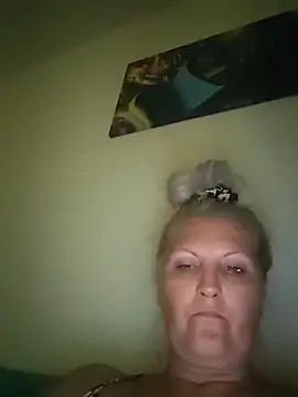 Snapshot of Divineblond chatting on 06.28.26 Divineblond online show from 06.28.26