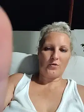 Snapshot of Divineblond chatting on 06.29.26 Divineblond online show from 06.29.26