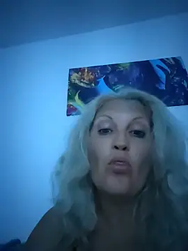 Snapshot of Divineblond chatting on 07.05.26 Divineblond online show from 07.05.26