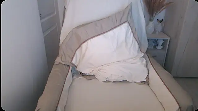 Snapshot of Divineblond chatting on 07.19.26 Divineblond online show from 07.19.26