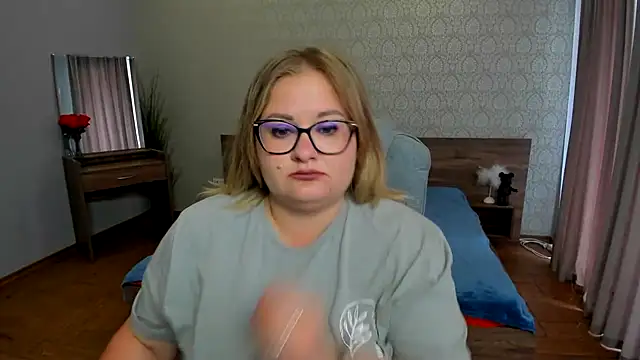 Snapshot of IrenRori chatting on 07.13.26 IrenRori online show from 07.13.26