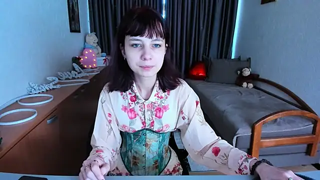 Snapshot of MiniLysii chatting on 05.08.26 MiniLysii online show from 05.08.26