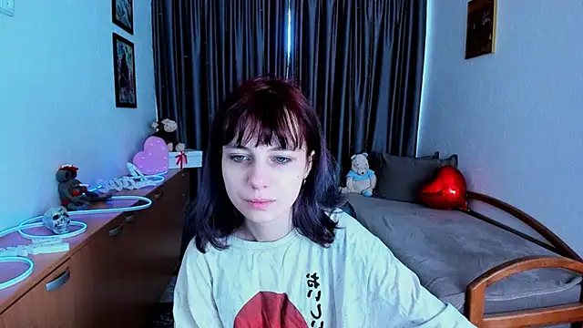 Snapshot of MiniLysii chatting on 05.28.26 MiniLysii online show from 05.28.26