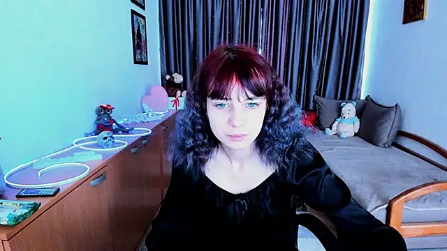 Snapshot of MiniLysii chatting on 06.11.26 MiniLysii online show from 06.11.26