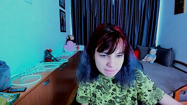 Snapshot of MiniLysii chatting on 06.14.26 MiniLysii online show from 06.14.26