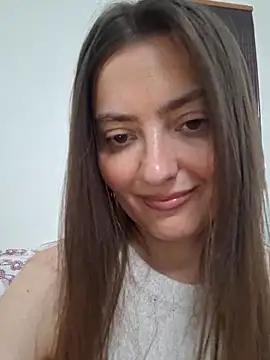Snapshot of Alba2331 chatting on 05.22.26 Alba2331 online show from 05.22.26