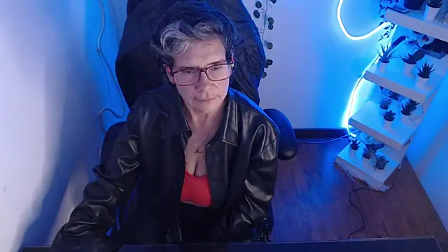 Snapshot of selena_ferreira chatting on 05.27.26 selena ferreira online show from 05.27.26