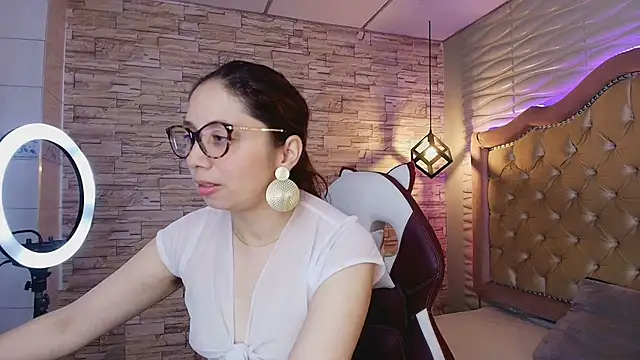 Snapshot of stephaniesun_ chatting on 04.27.26 stephaniesun online show from 04.27.26