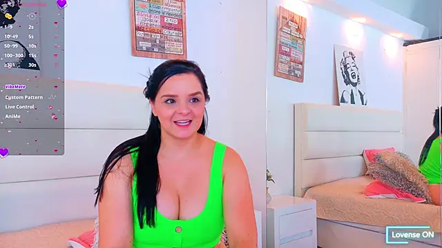 Snapshot of Isabellaa_Reyes chatting on 05.19.26 Isabellaa Reyes online show from 05.19.26