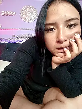 Snapshot of EmmyCastillo chatting on 04.28.26 EmmyCastillo online show from 04.28.26