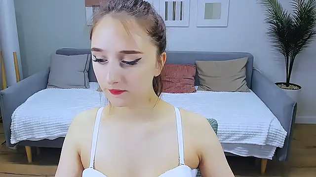 Snapshot of JulietteMonli chatting on 05.26.26 JulietteMonli online show from 05.26.26