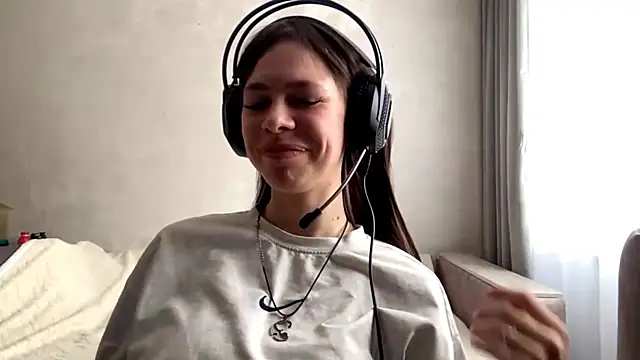Snapshot of TuZezima chatting on 04.25.26 TuZezima online show from 04.25.26