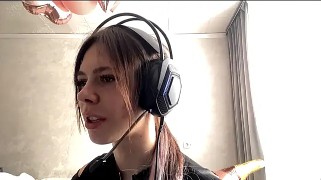 Snapshot of TuZezima chatting on 04.25.26 TuZezima online show from 04.25.26